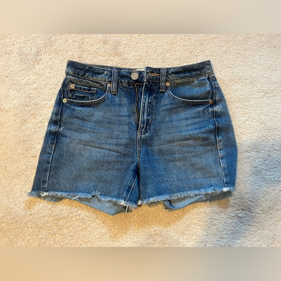 ⭐️NEVER WORN⭐️ Garage Mom Short Jean Shorts - Picture 2 of 7
